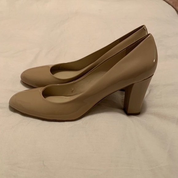 Nine West Gillyanr Tortora PA Heels - Picture 2 of 6